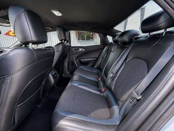 2015 Chrysler, Import USA — Foto 7 z 11