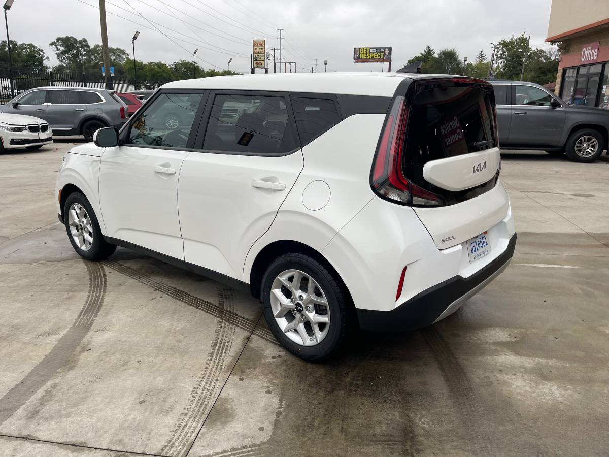 2023 Kia, Import USA — Foto 2 z 12