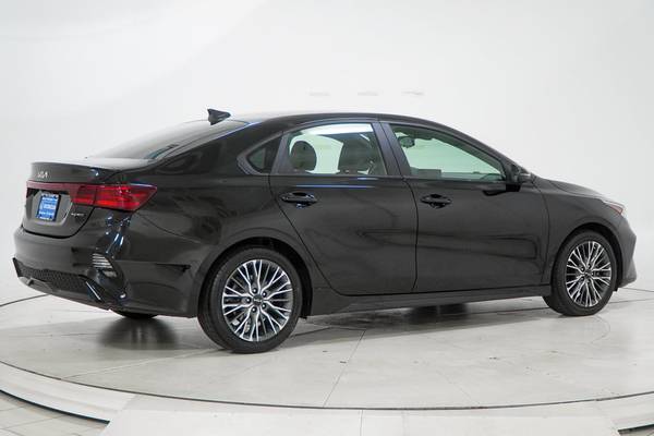 2022 Kia, schwarz, Import USA — Foto 12 z 12