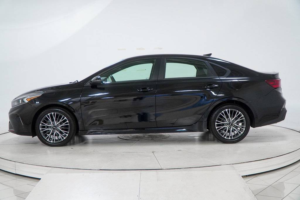 2022 Kia, schwarz, Import USA — Foto 6 z 12