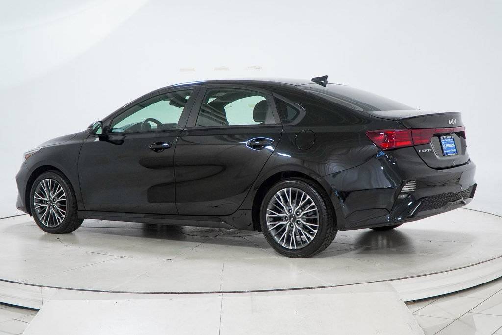 2022 Kia, schwarz, Import USA — Foto 7 z 12