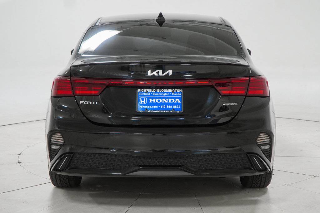 2022 Kia, schwarz, Import USA — Foto 9 z 12