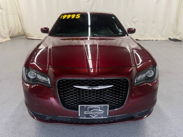 2019 Chrysler, rot, Import USA — Foto 2 z 12