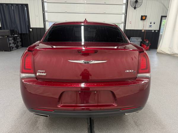 2019 Chrysler, rot, Import USA — Foto 4 z 12
