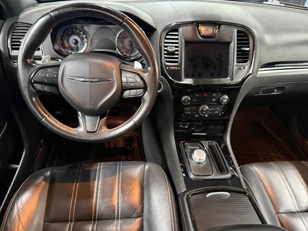 2019 Chrysler, rot, Import USA — Foto 8 z 12