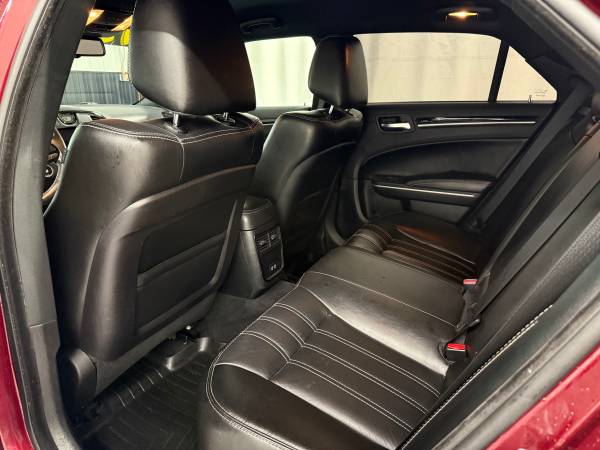 2019 Chrysler, rot, Import USA — Foto 9 z 12