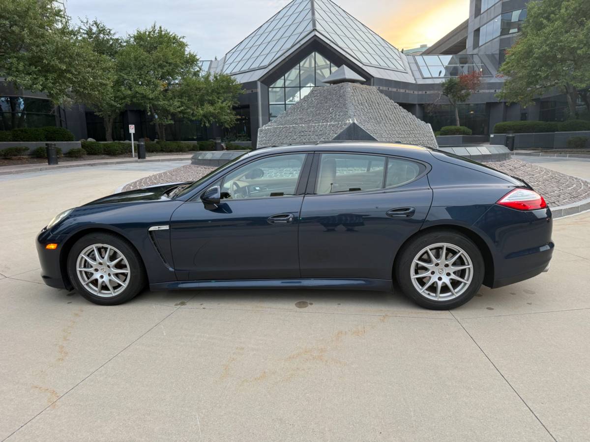 2011 Porsche, Import USA — Foto 1