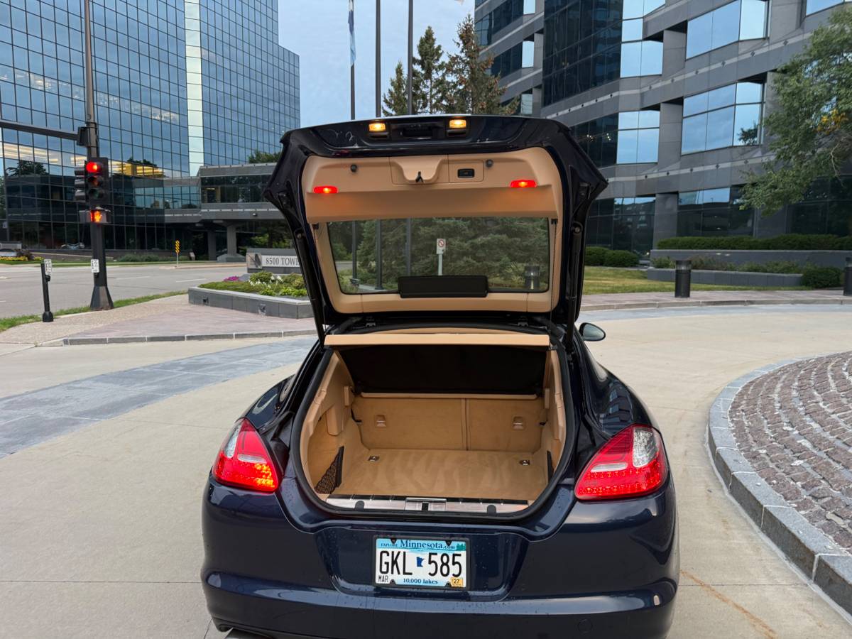2011 Porsche, Import USA — Foto 11 z 12