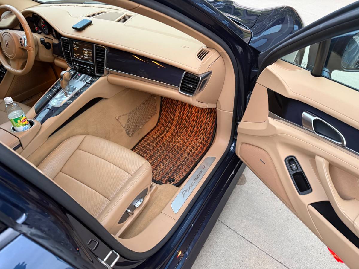 2011 Porsche, Import USA — Foto 8 z 12