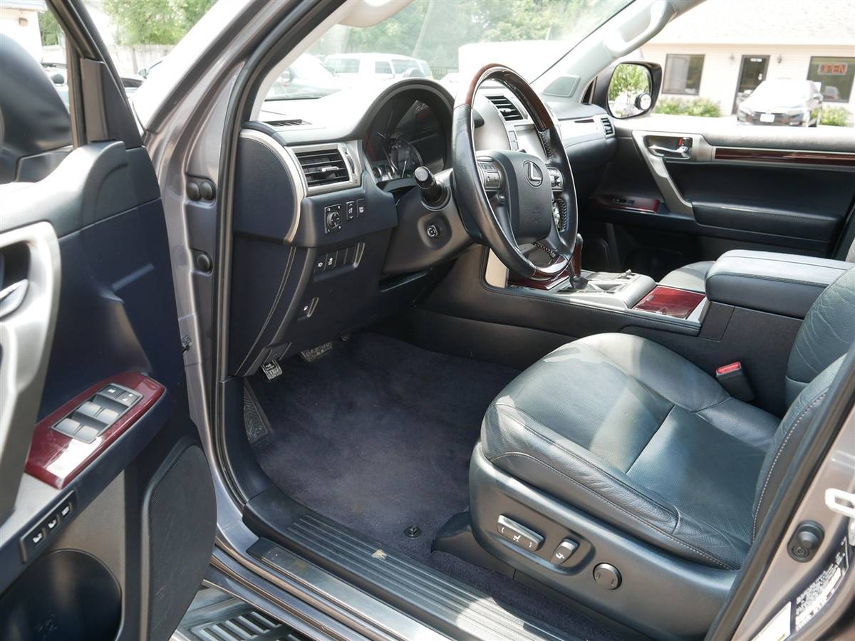 2019 Lexus, Import USA — Foto 12 z 12