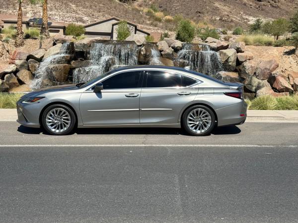 2021 Lexus, Import USA — Foto 1