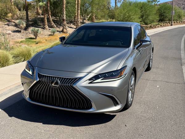 2021 Lexus, Import USA — Foto 2 z 12
