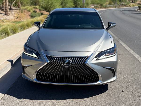 2021 Lexus, Import USA — Foto 3 z 12