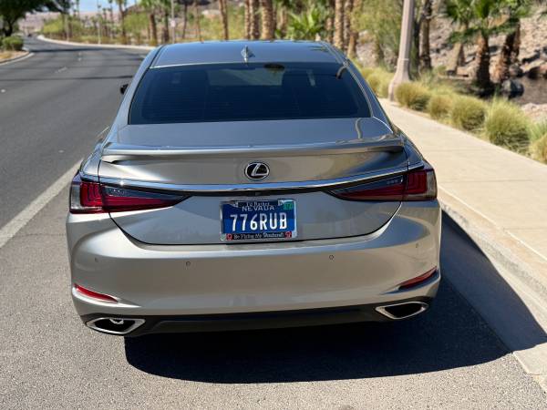 2021 Lexus, Import USA — Foto 7 z 12