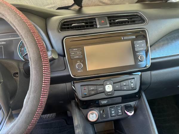 2019 Nissan, Import USA — Foto 2 z 5