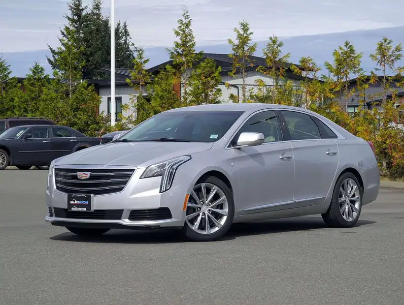 2019 Cadillac XTS Low Mileage, Leather, Heated/Vented Seats, silber, 55.623 km, Import Kanada — Foto 1