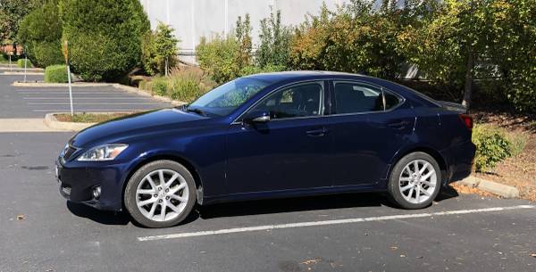 2011 Lexus, Import USA — Foto 3 z 12