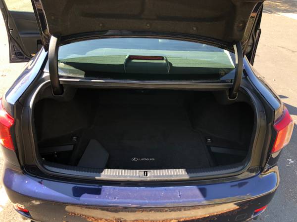 2011 Lexus, Import USA — Foto 9 z 12