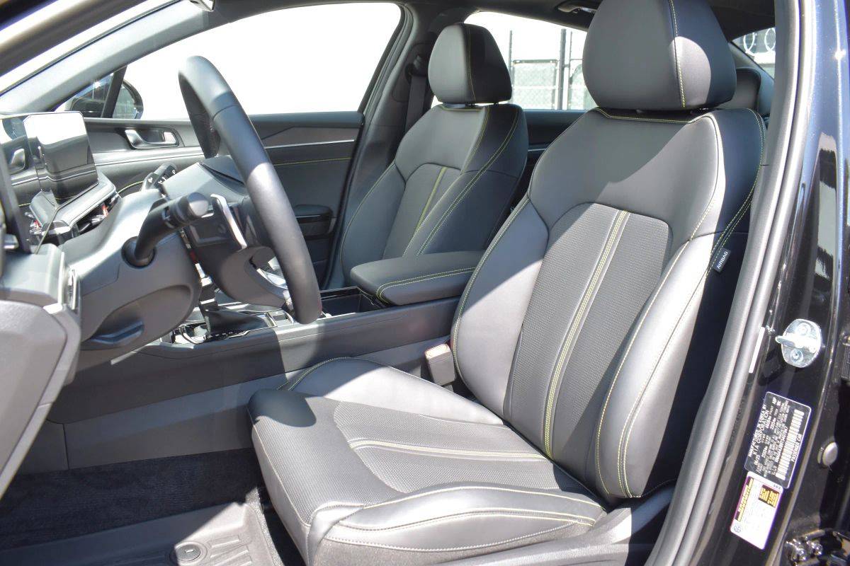 2026 Kia, Import USA — Foto 11 z 12