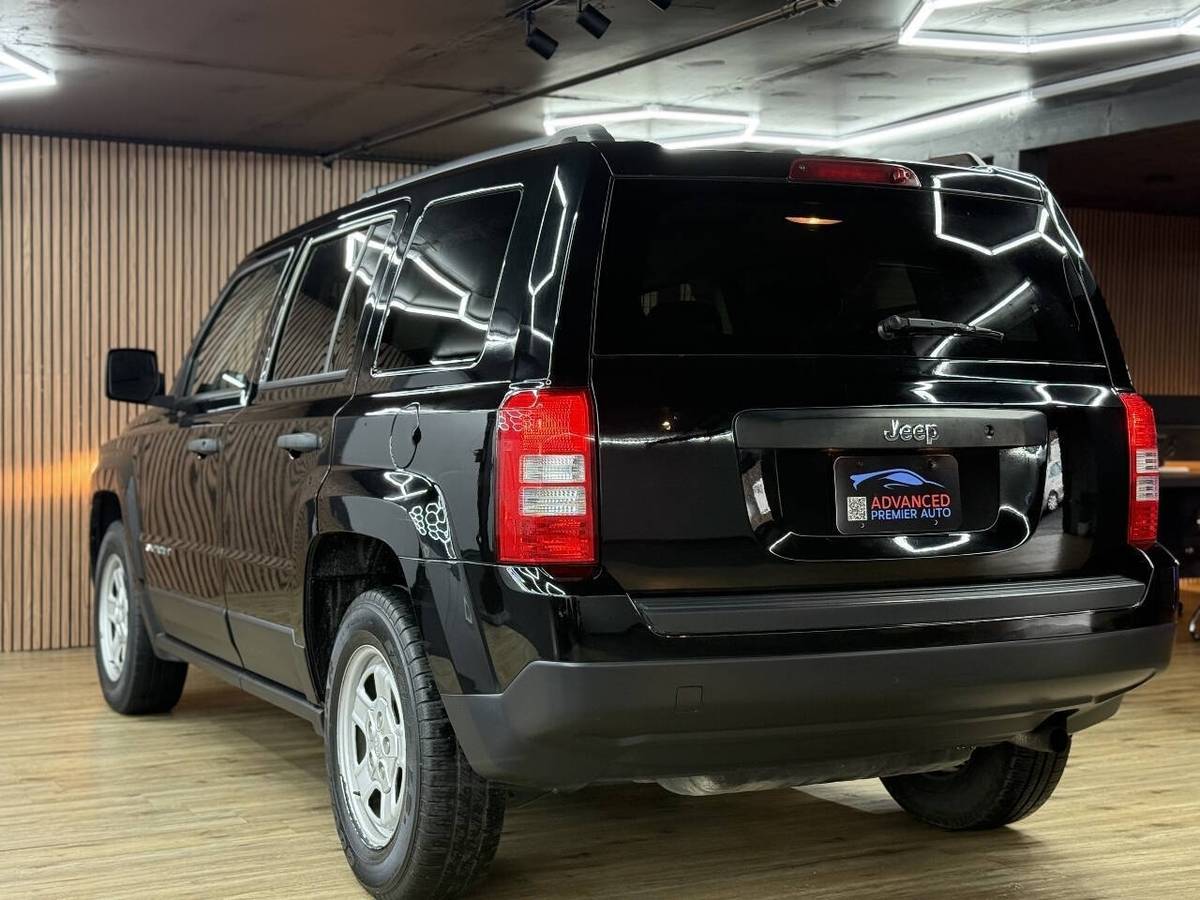 2016 Jeep, Import USA — Foto 12 z 12