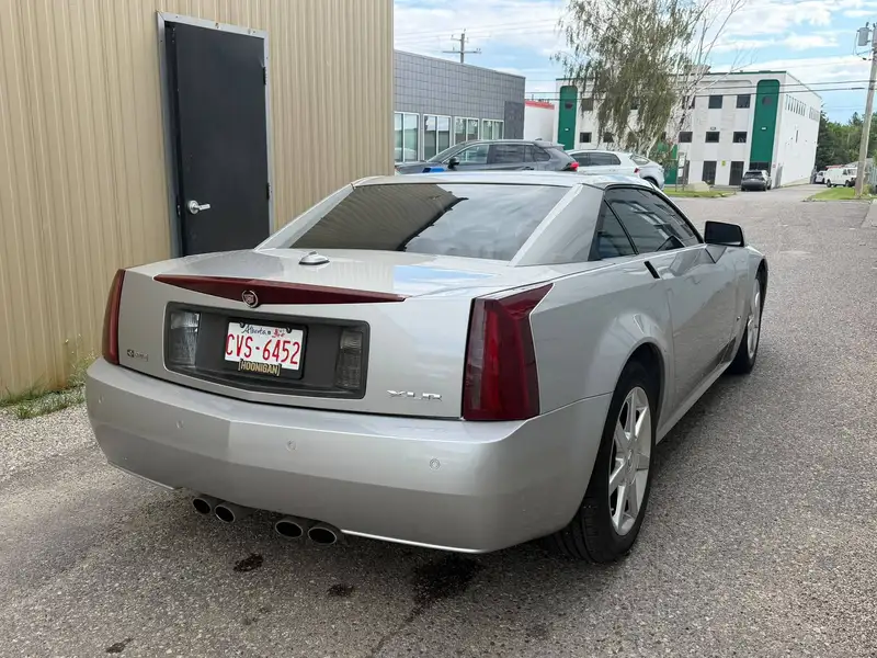 2005 Cadillac XLR, silber, 37.354 km, Import Kanada — Foto 4 z 12