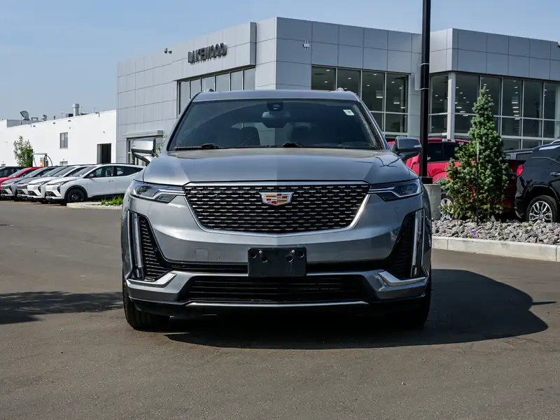 2024 Cadillac XT6 AWD Luxury AWD 2.0L 7 Passenger | Panoramic Sunroo, silber, 47.729 km, Import Kanada — Foto 3 z 12