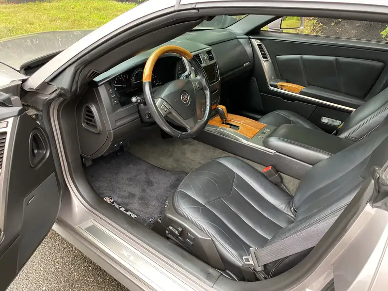 2004 Cadillac XLR, gold, 96.304 km, Import Kanada — Foto 3 z 12