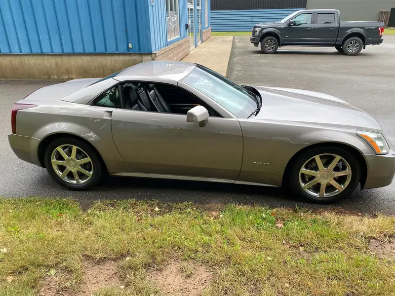 2004 Cadillac XLR, gold, 96.304 km, Import Kanada — Foto 9 z 12