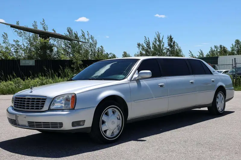 2004 Cadillac Deville Limousine, silber, 45.000 km, Import Kanada — Foto 1 z 12 2004 Cadillac Deville Limousine, silber, 45.000 km, Import Kanada — Foto 1 z 12