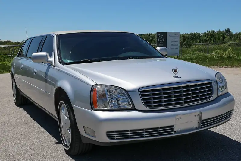 2004 Cadillac Deville Limousine, silber, 45.000 km, Import Kanada — Foto 10 z 12