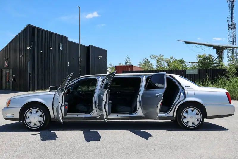 2004 Cadillac Deville Limousine, silber, 45.000 km, Import Kanada — Foto 2 z 12