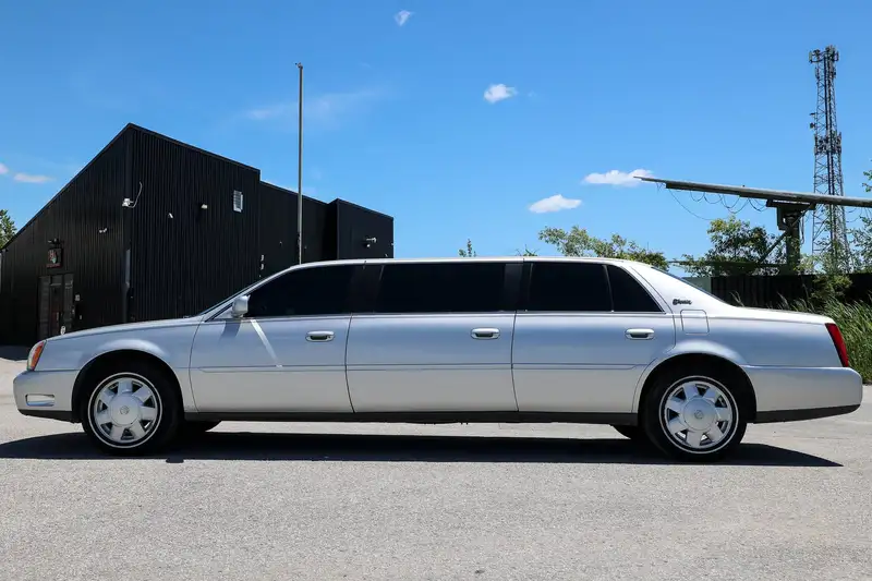 2004 Cadillac Deville Limousine, silber, 45.000 km, Import Kanada — Foto 4 z 12