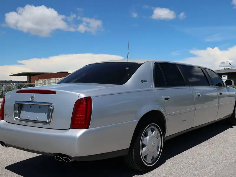 2004 Cadillac Deville Limousine, silber, 45.000 km, Import Kanada — Foto 7 z 12