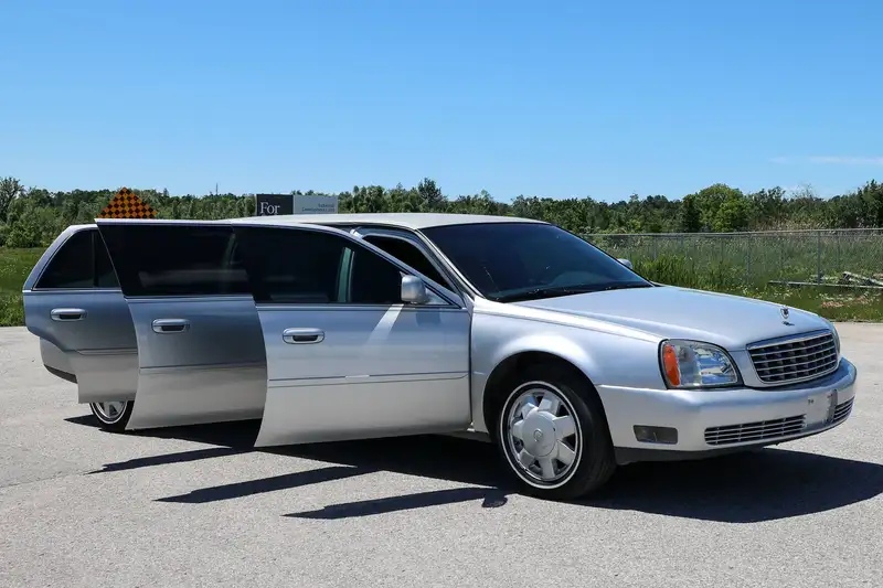 2004 Cadillac Deville Limousine, silber, 45.000 km, Import Kanada — Foto 9 z 12