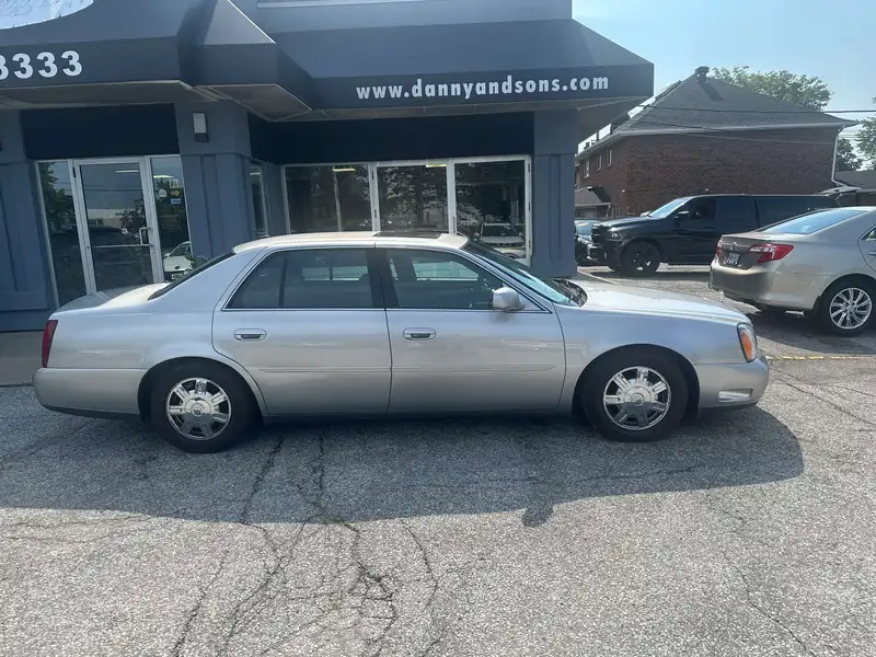 2005 Cadillac Deville 4dr Sdn, gold, 94.922 km, Import Kanada — Foto 1