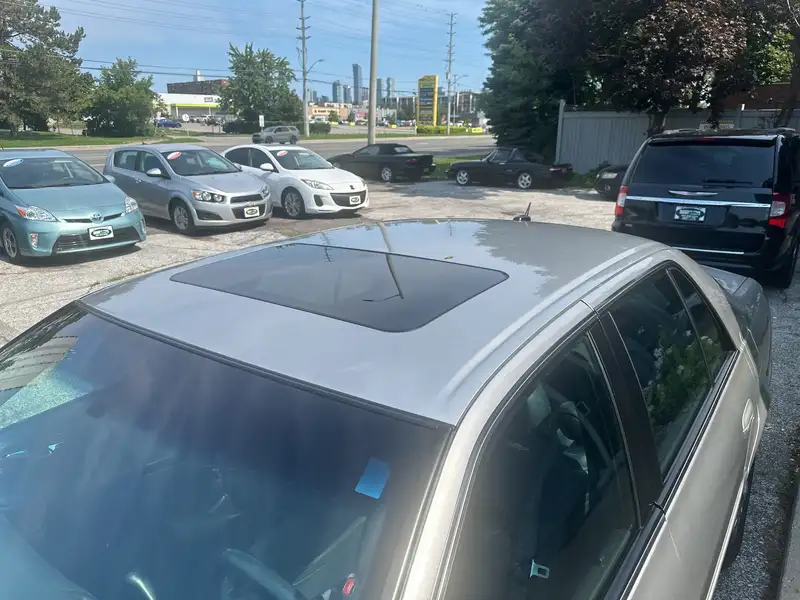 2005 Cadillac Deville 4dr Sdn, gold, 94.922 km, Import Kanada — Foto 4 z 12
