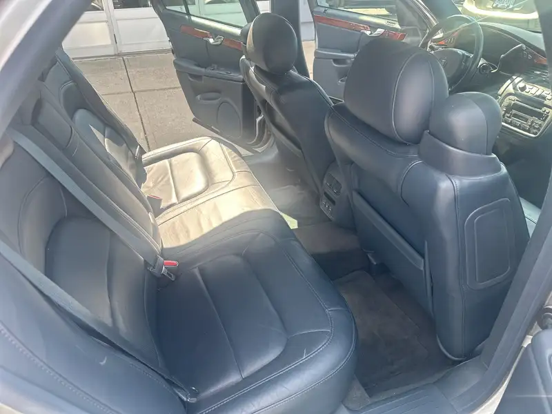 2005 Cadillac Deville 4dr Sdn, gold, 94.922 km, Import Kanada — Foto 6 z 12