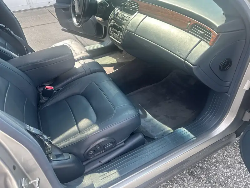 2005 Cadillac Deville 4dr Sdn, gold, 94.922 km, Import Kanada — Foto 7 z 12