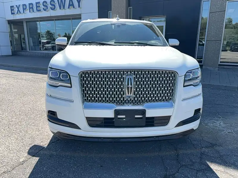 2024 Lincoln Navigator LONG VERSION, LUXURY PACKAGE, 22'S, BLACK PACK!, schwarz, 41.924 km, Import Kanada — Foto 2 z 12