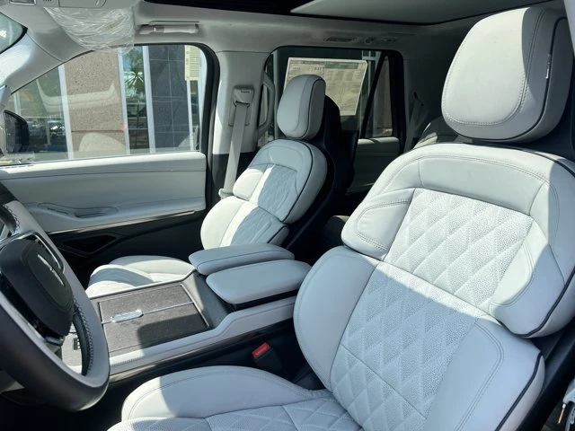 2027 Lincoln Navigator Premiere 100A EQUIPMENT GROUP PREMIERE 4X4 TRIM, schwarz, 1 km, Import Kanada — Foto 11 z 20