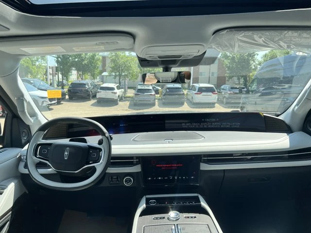 2027 Lincoln Navigator Premiere 100A EQUIPMENT GROUP PREMIERE 4X4 TRIM, schwarz, 1 km, Import Kanada — Foto 13 z 20