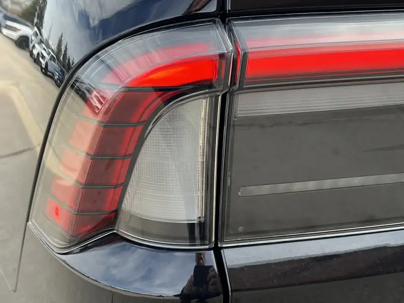 2027 Lincoln Navigator Premiere |, schwarz, 1 km, Import Kanada — Foto 10 z 12