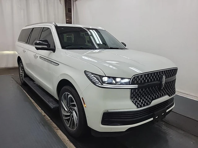 2025 Lincoln Navigator L Reserve, weiß, 33.649 km, Import Kanada — Foto 2 z 8