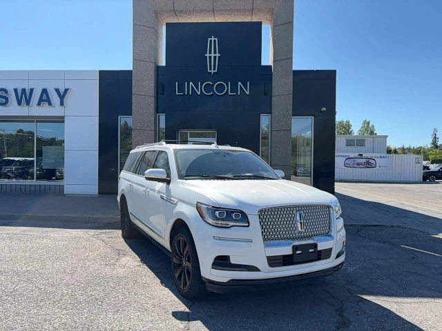 2024 Lincoln Navigator LONG VERSION, weiß, 41.924 km, Import Kanada — Foto 1