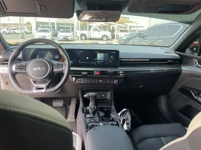 2025 Kia K5 EX, grau, 11.400 km, Import VAE — Foto 9 z 12