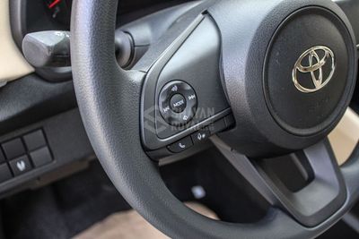 2026 Toyota Yaris E, schwarz, 0 km, Import VAE — Foto 15 z 20