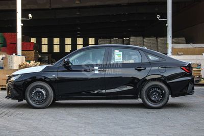 2026 Toyota Yaris E, schwarz, 0 km, Import VAE — Foto 8 z 20