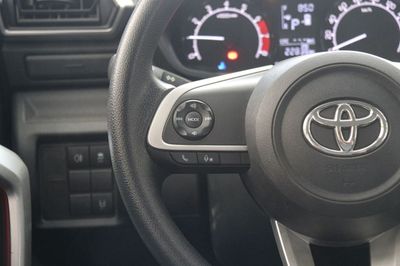 2023 Toyota Raize, schwarz, 0 km, Import VAE — Foto 9 z 17