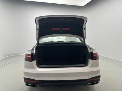 2024 Audi A4 35 TFSI PROGRESS BLACK, weiß, 29.769 km, Import VAE — Foto 5 z 15