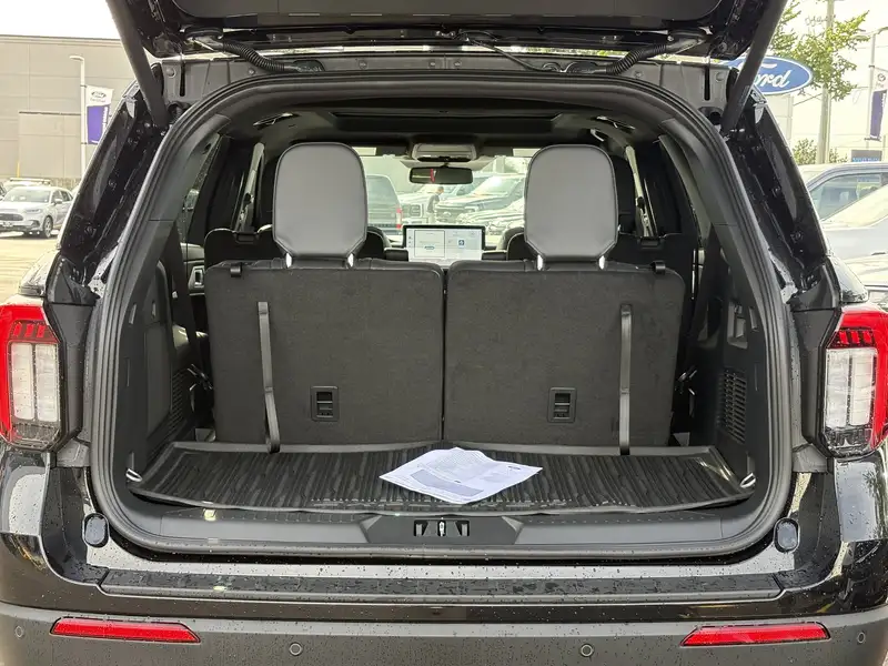 2027 Ford Explorer ST-Line, schwarz, 0 km, Import Kanada — Foto 6 z 12